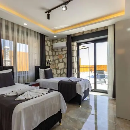Melisa Antalya Ta Luex Κας